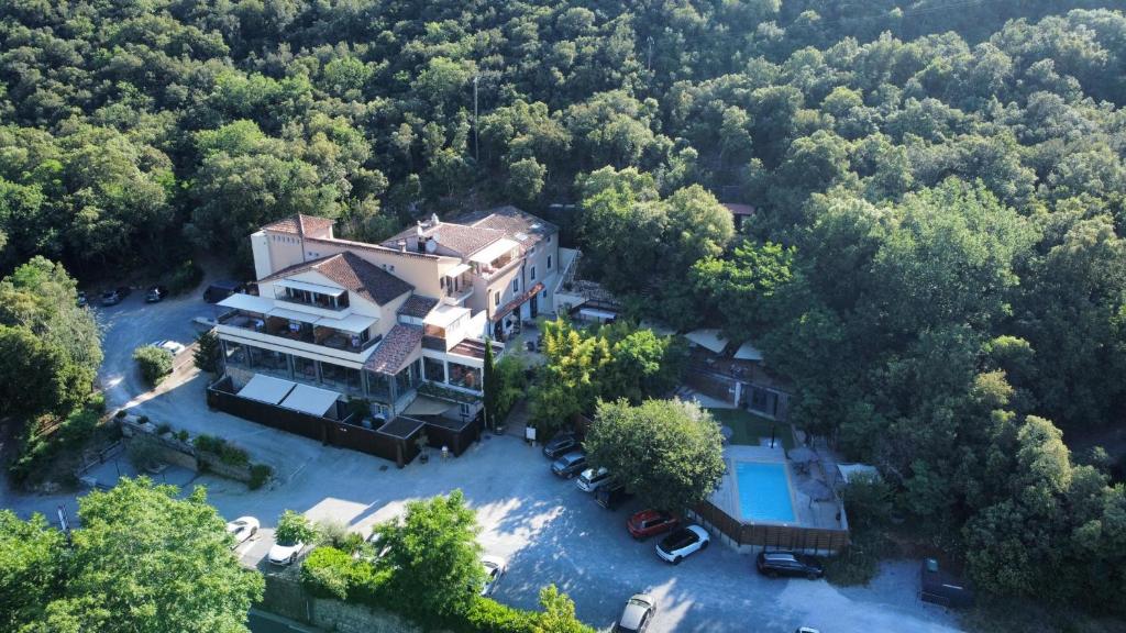 an aerial view of a large house in the woods at Le Belvedere in Vallon-Pont-dʼArc