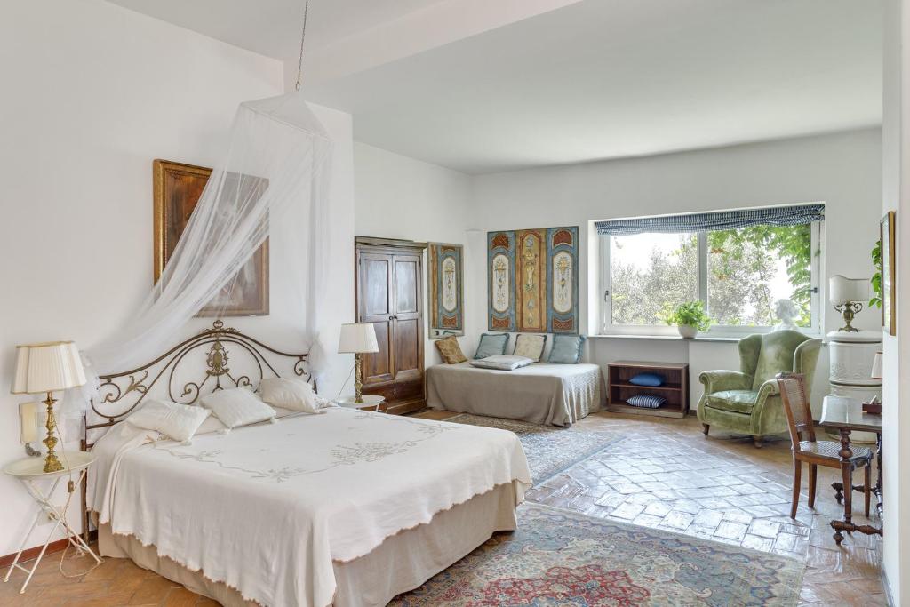 A bed or beds in a room at Amore Rentals - Villa Era