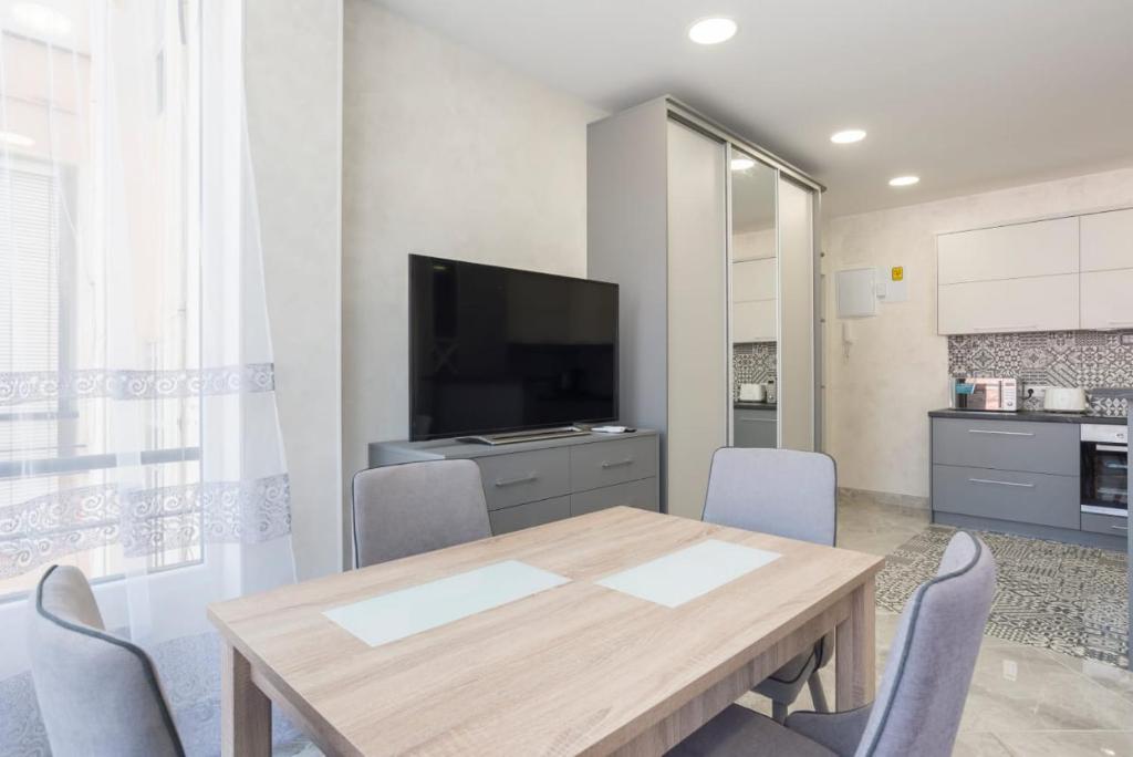 Kuchyň nebo kuchyňský kout v ubytování Dream House Rooms Malaga - Habitacion en el apartemento