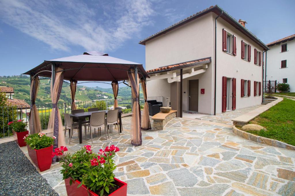 a patio with a table and a gazebo at Casa Nonna Ida - Vacanze in Langa in Santo Stefano Belbo