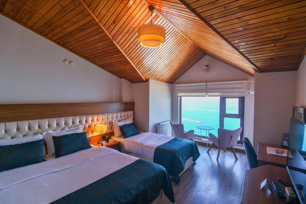 Postel nebo postele na pokoji v ubytování Amasra Diamond Hotel