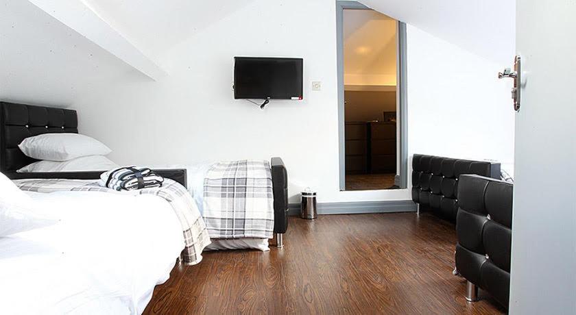 TV a/nebo společenská místnost v ubytování Lewis Apartment 1 Northern Quarter Sleeps Upto 4