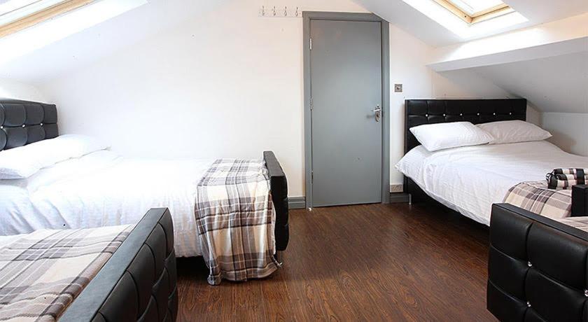 Postel nebo postele na pokoji v ubytování Lewis Apartment 1 Northern Quarter Sleeps Upto 4