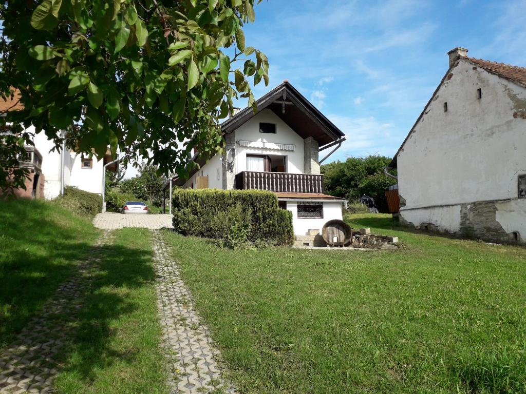 Ogród w obiekcie Ferienhaus Weingarten Eisenberg