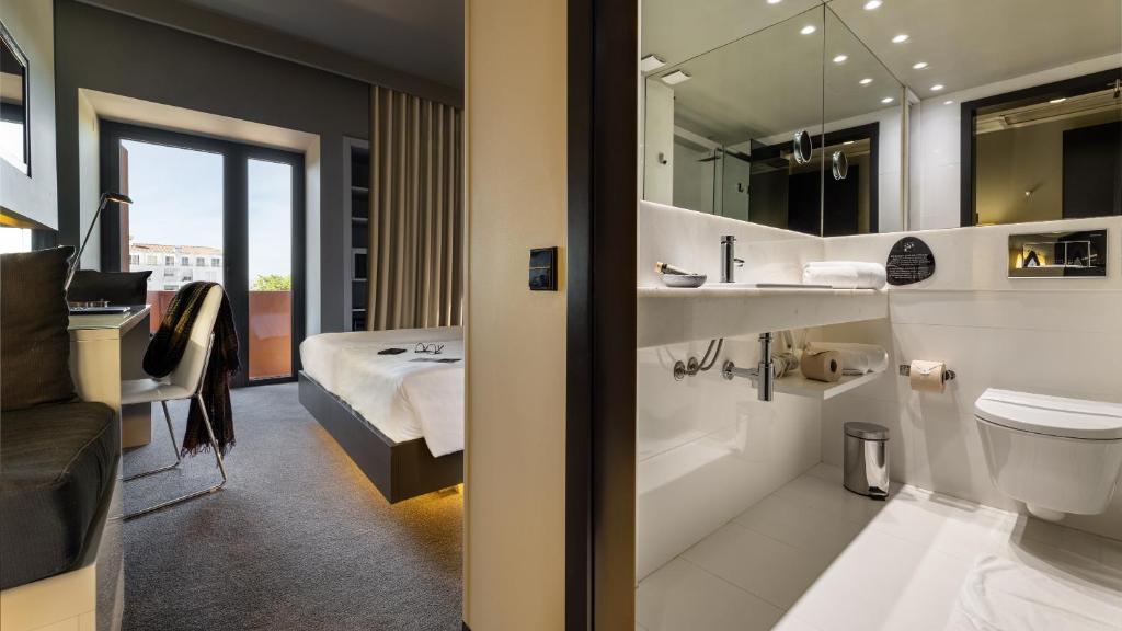 Vitoria Stone Hotel - 19