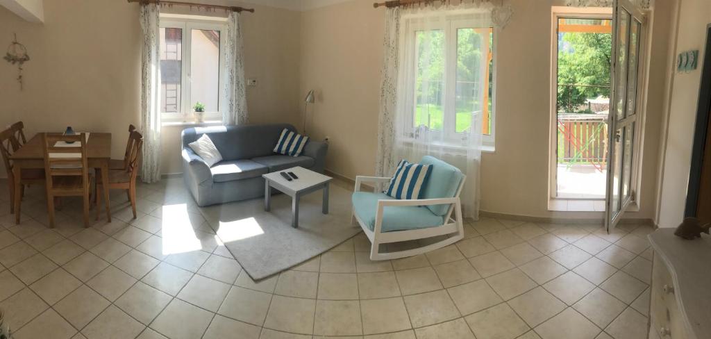 Posezení v ubytování Apartmán U ŘEKY