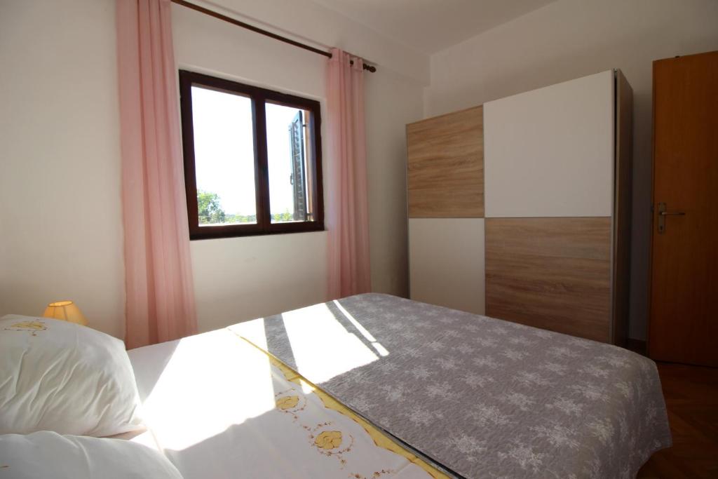 Postel nebo postele na pokoji v ubytování Apartment Liliana near beach