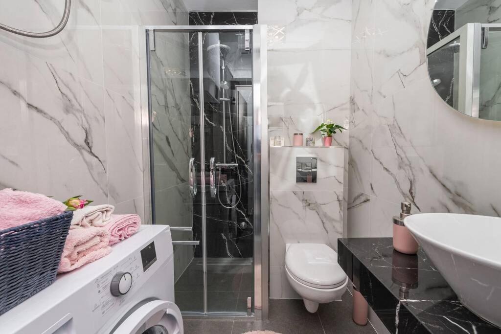 Ένα μπάνιο στο Apartman Leda