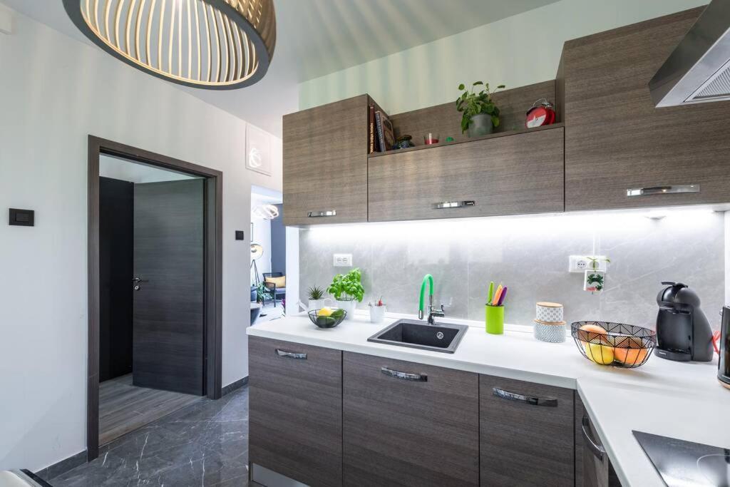 Η κουζίνα ή μικρή κουζίνα στο Apartman Leda