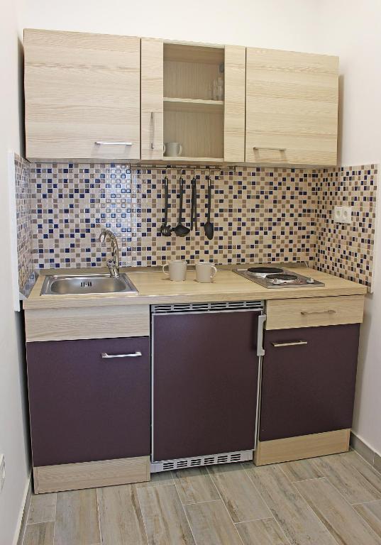 Kuchyň nebo kuchyňský kout v ubytování Apartmani Bodo