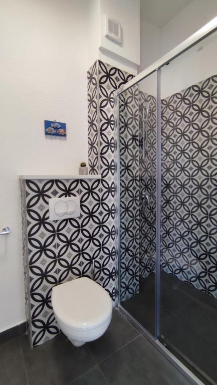 Koupelna v ubytování Apartmani Bodo