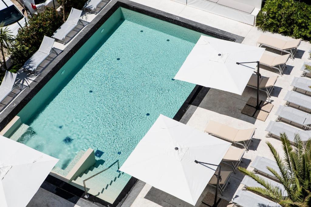 Bazén v ubytování Hotel Due Mari & SPA nebo v jeho okolí