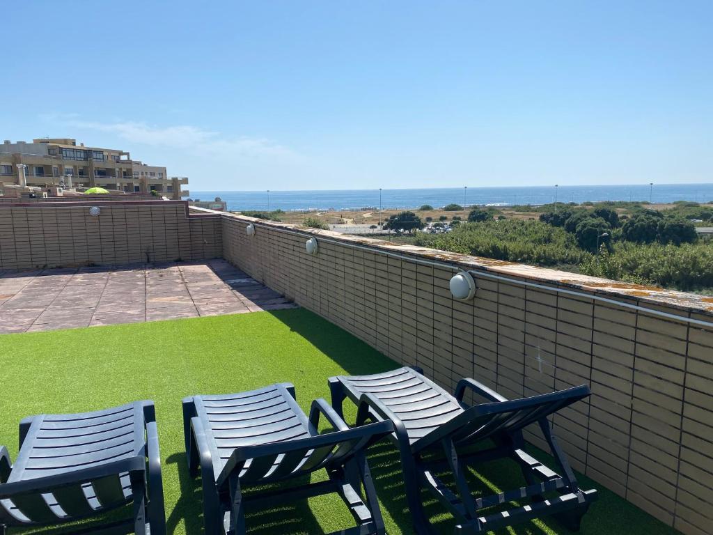 Beach Front with Rooftop - Twee Slaapkamers Appartement