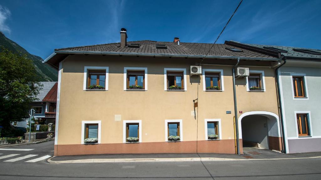 Budova, kde se apartmán nachází