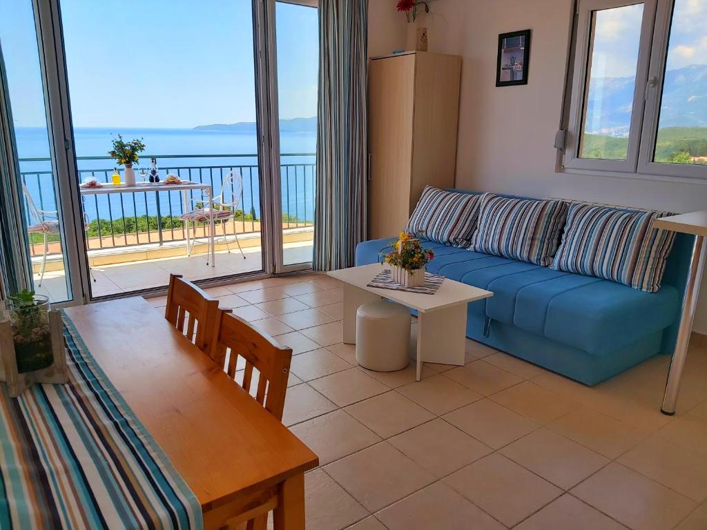 Blue Mediterranean Apartments - 12