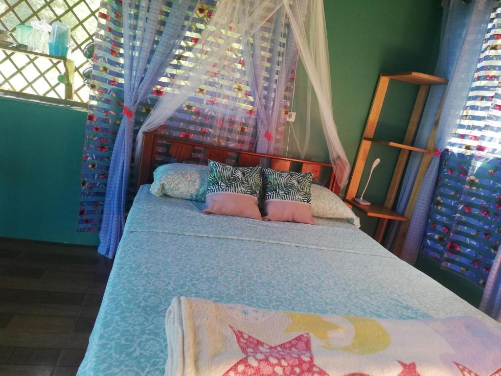 Casita Tangara con balcón y agua caliente - Apartamento De Una Habitación