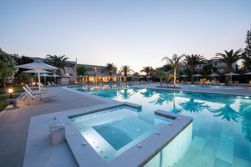 المسبح في Hotel Esperia أو بالجوار
