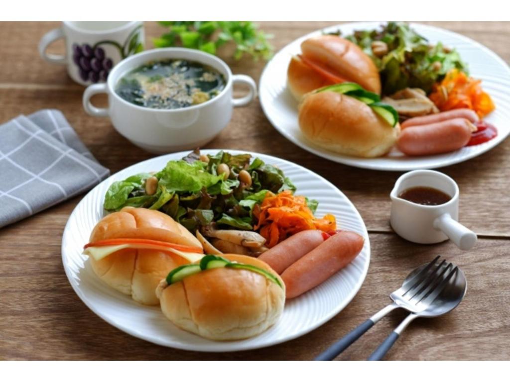ホテルの敷地内または近くでの食事または食べ物