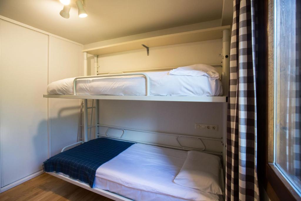 Postel nebo postele na pokoji v ubytování Iron ✿ ❀ ✿ WiFi, 2 dormitorios y 2 baños