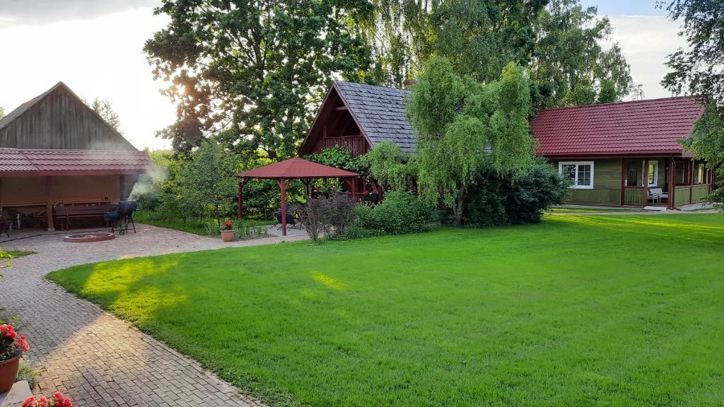 Ogród w obiekcie Wiśniowy Sad - Domki