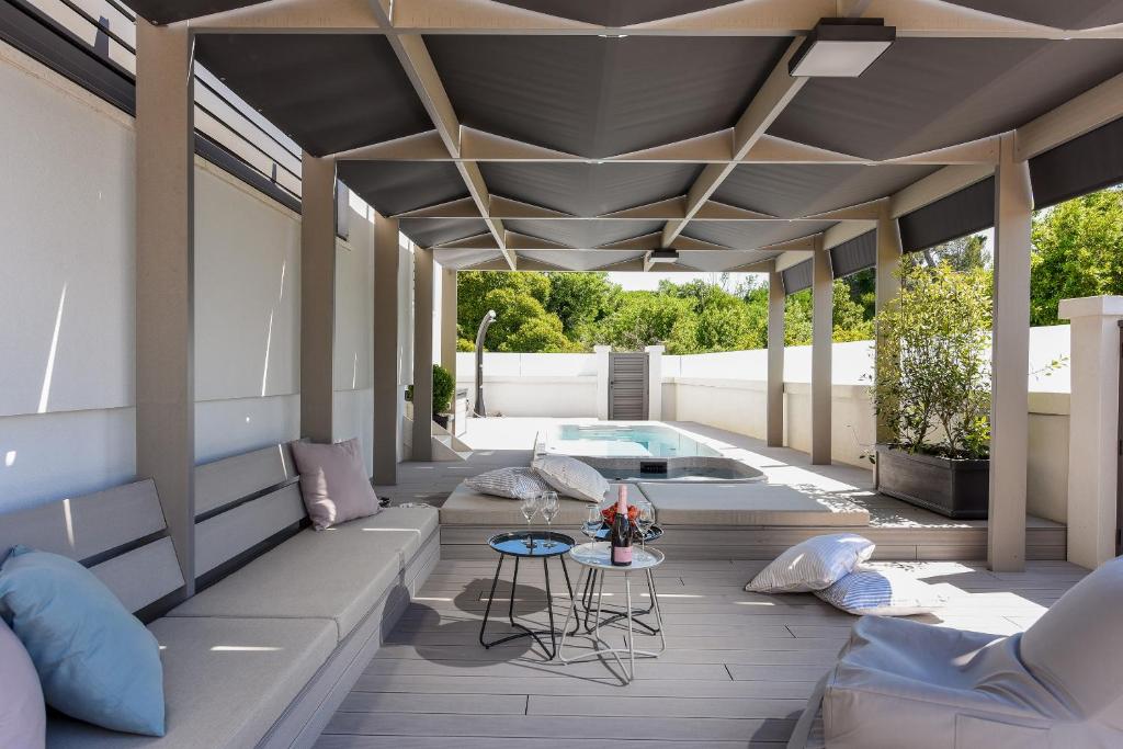 Posedenie v ubytovaní LAZY - Luxury Apartment Zadar Yachting