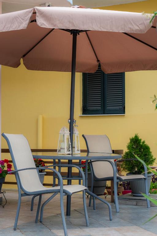 A patio or other outdoor area at Studio Santa Monica