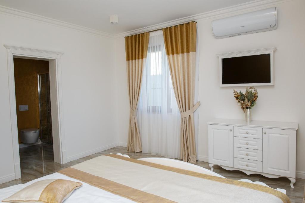 Postel nebo postele na pokoji v ubytování Pensiunea Carpe Diem Spa