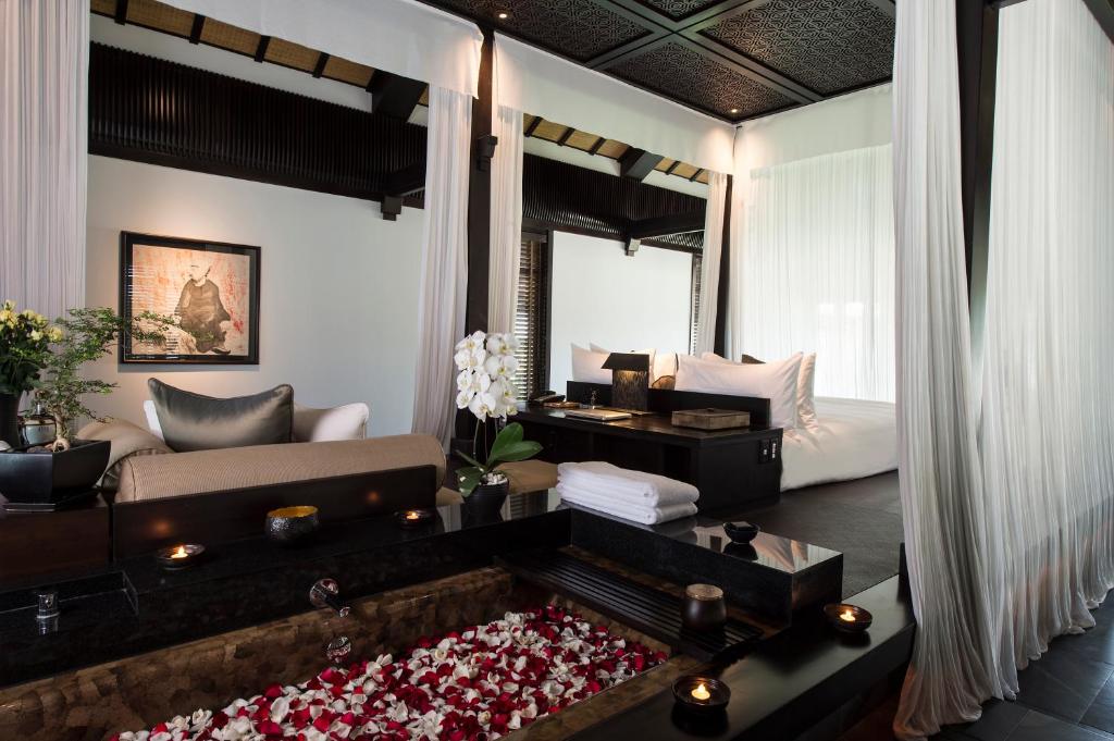 Posezení v ubytování Four Seasons The Nam Hai, Hoi An, Vietnam