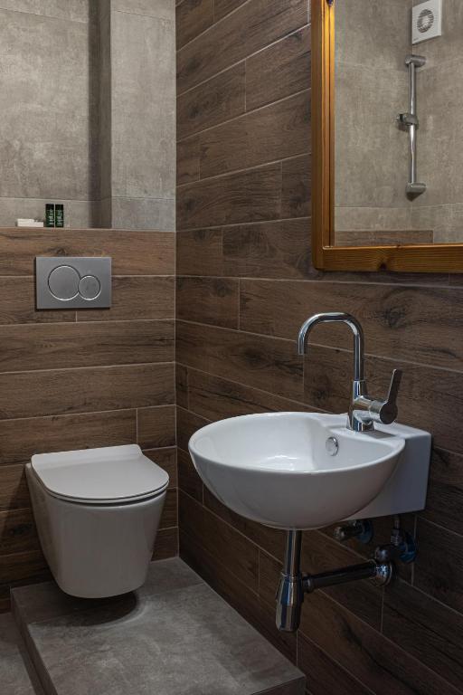 Aria's House Studios & Apartments - 2