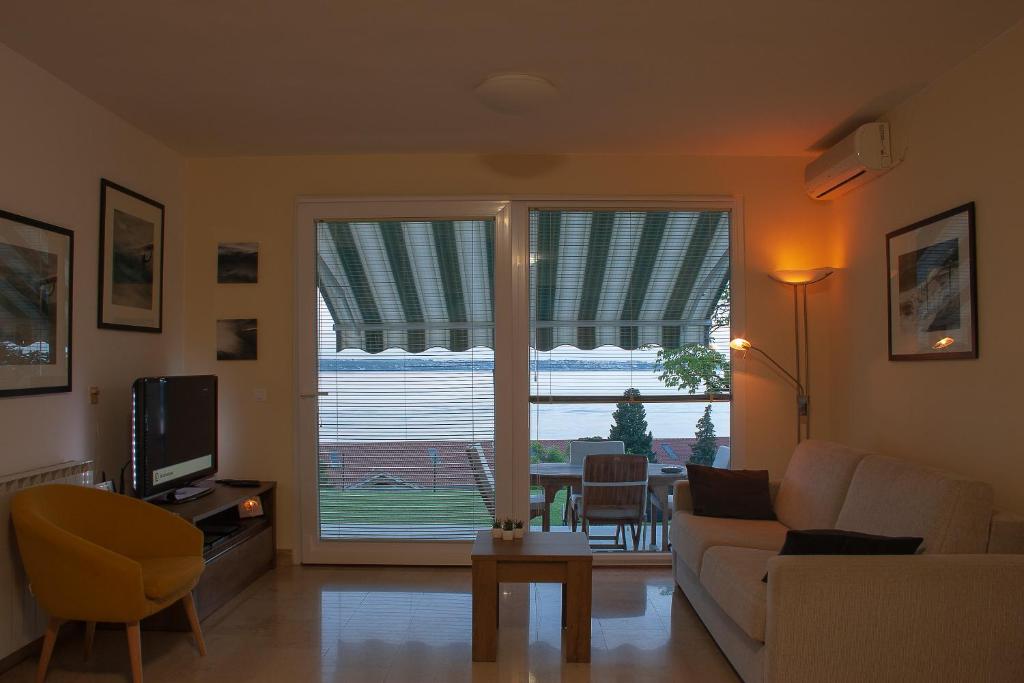 TV a/nebo společenská místnost v ubytování Apartments Tim