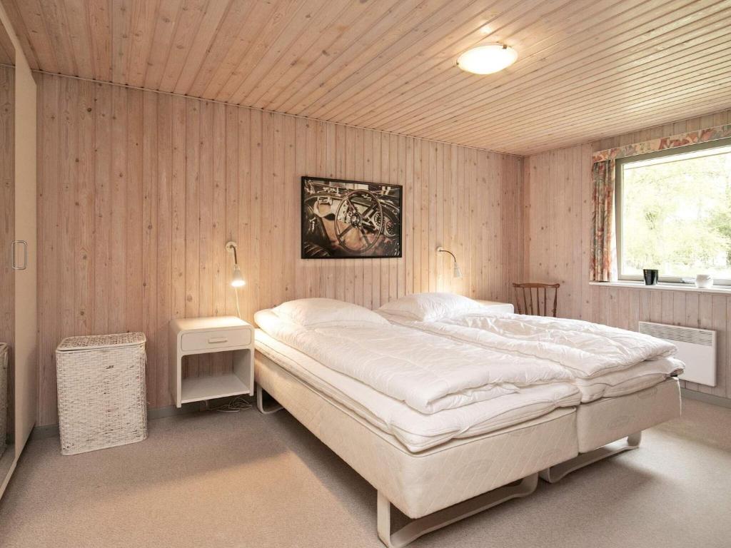 Postel nebo postele na pokoji v ubytování 8 person holiday home in Læsø-By Traum
