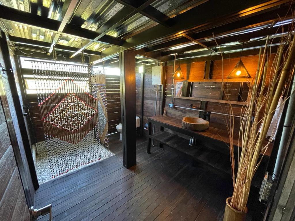 Palanda nebo palandy na pokoji v ubytování Glamping Montecarlo Lodge Cubo de Madera-Guatapé