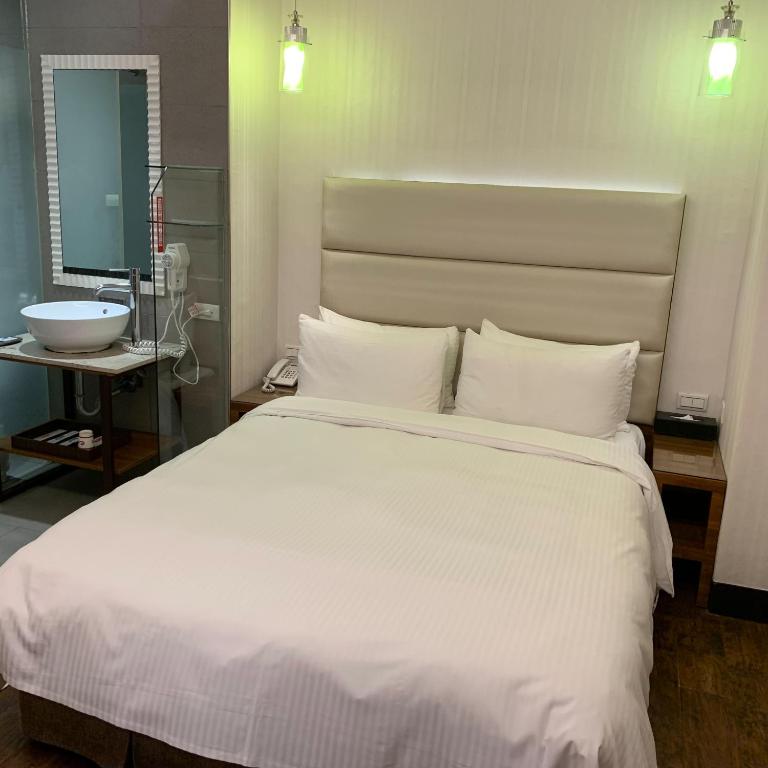 Postel nebo postele na pokoji v ubytování E-Coast Star Hotel