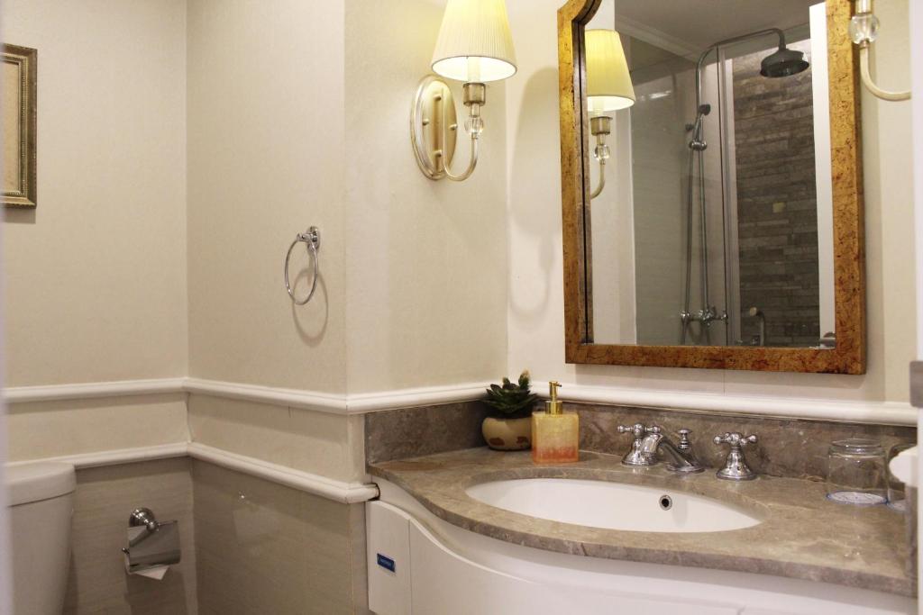 Koupelna v ubytování Noor Hotel