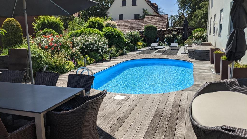 Bazén v ubytování Hotel Rotes Ross nebo v jeho okolí