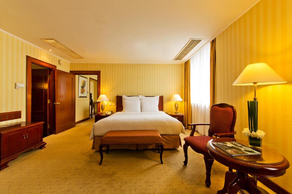 Postel nebo postele na pokoji v ubytování Clarion Hotel Tianjin