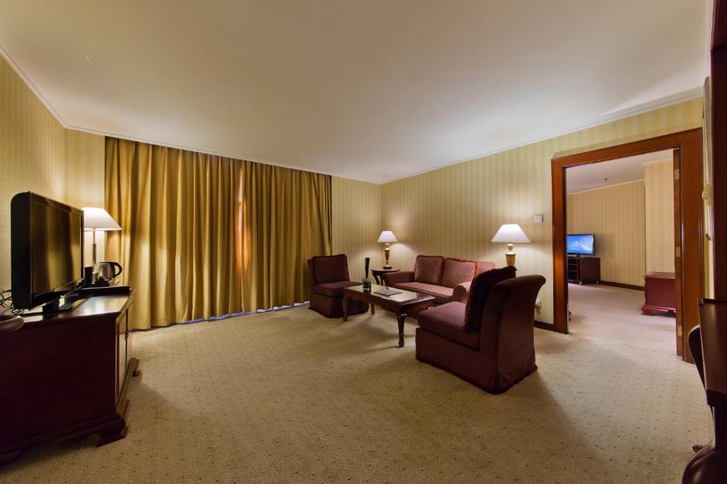 TV a/nebo společenská místnost v ubytování Clarion Hotel Tianjin