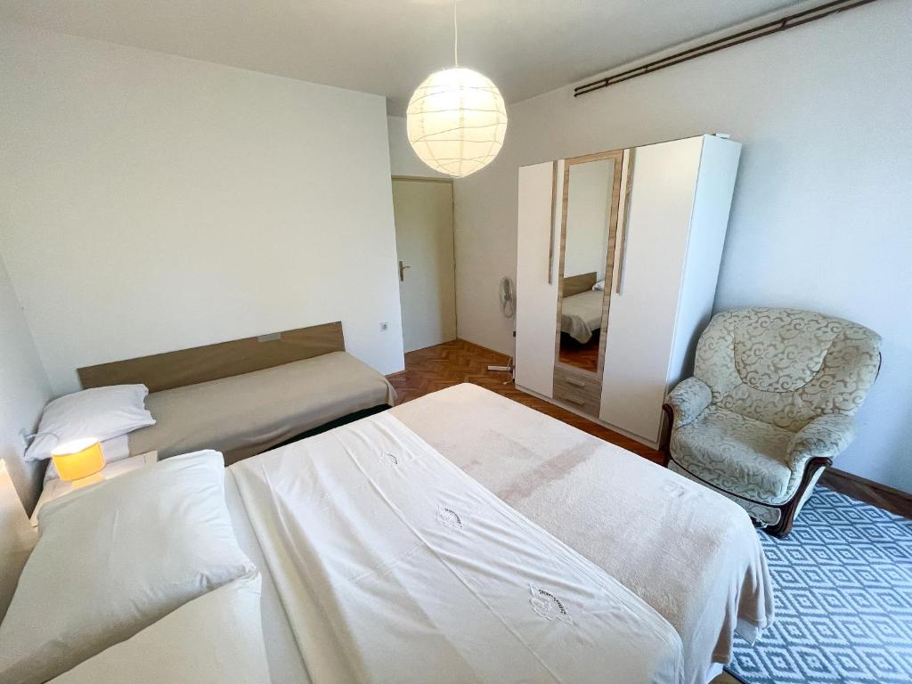Postel nebo postele na pokoji v ubytování Apartmani Leonarda
