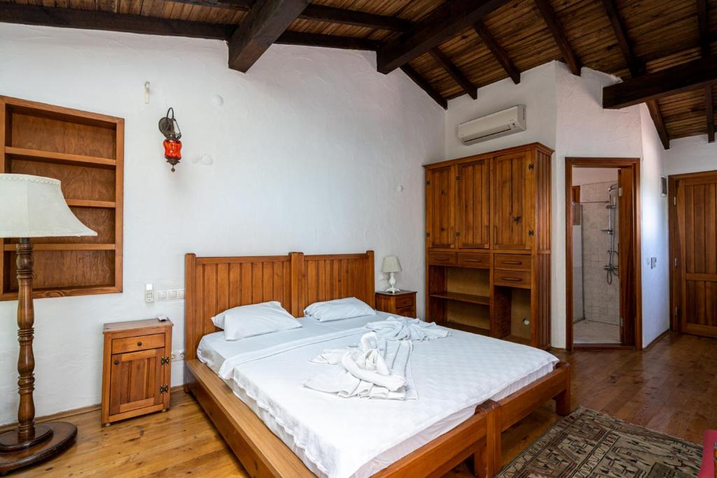 Ephesus Lodge - Queen Room