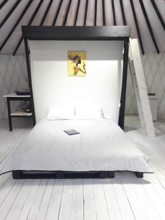 Postel nebo postele na pokoji v ubytování Глемпінг luxury