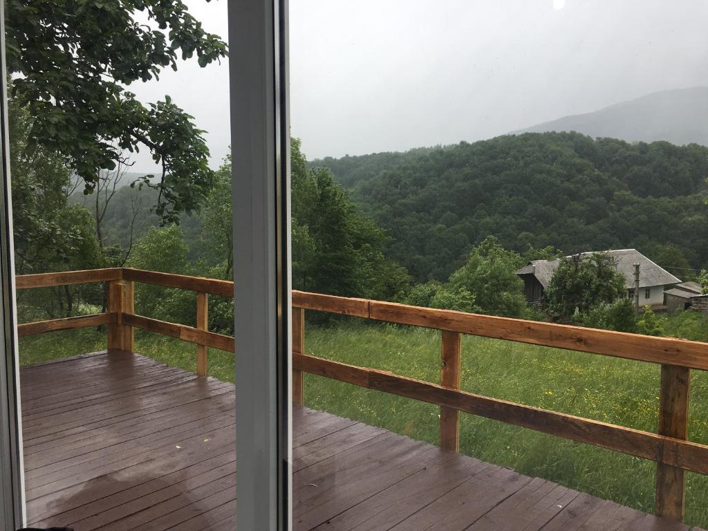 Nespecifikovaný výhled na hory nebo výhled na hory při pohledu z luxury tent