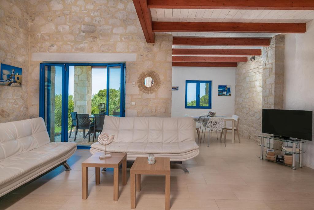 TV a/nebo společenská místnost v ubytování Astarte Villas - Beach Villa Nout