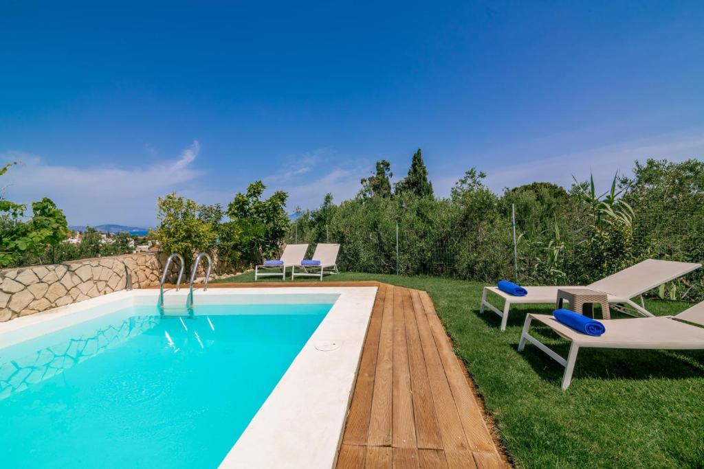 Bazén v ubytování Astarte Villas - Beach Villa Nout nebo v jeho okolí