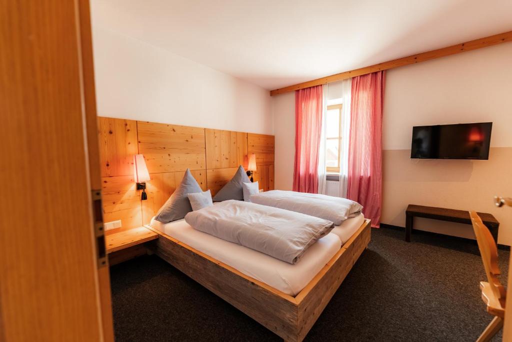 Postel nebo postele na pokoji v ubytování Gasthof Bogenrieder