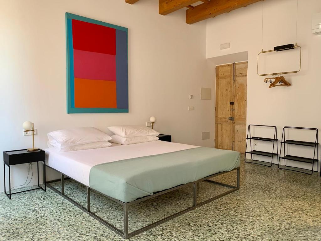 Fragile Hotel - Deluxe Double Room With Balcony