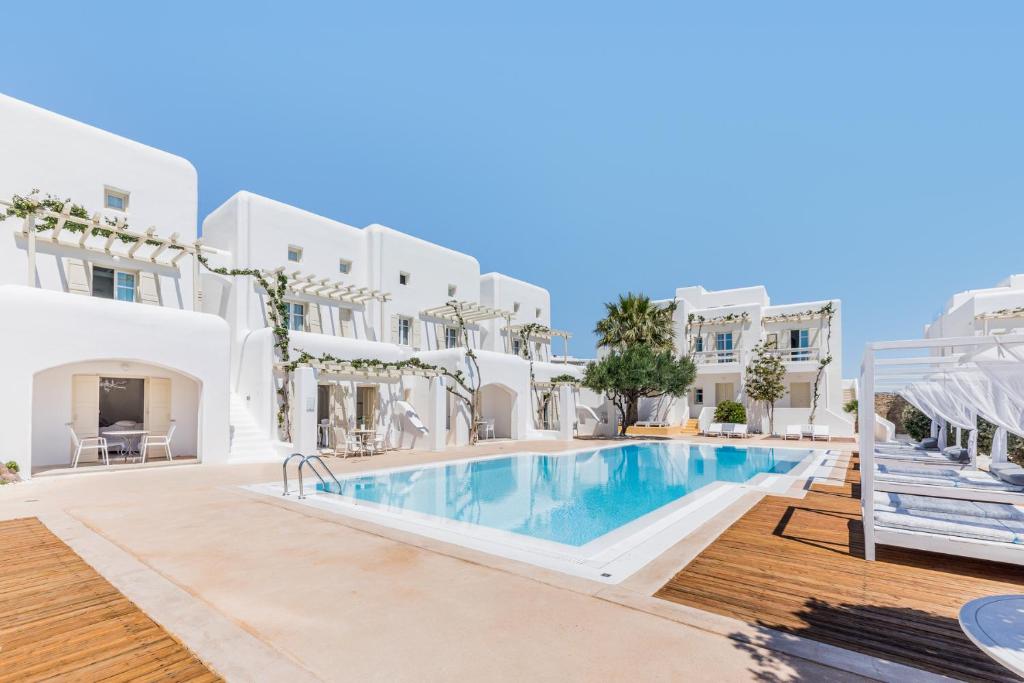 Bazén v ubytování Corfos Hotel nebo v jeho okolí