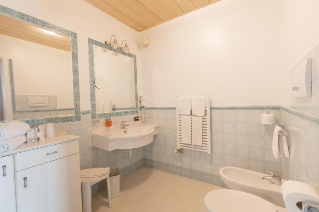 Koupelna v ubytování Berghotel Miramonti