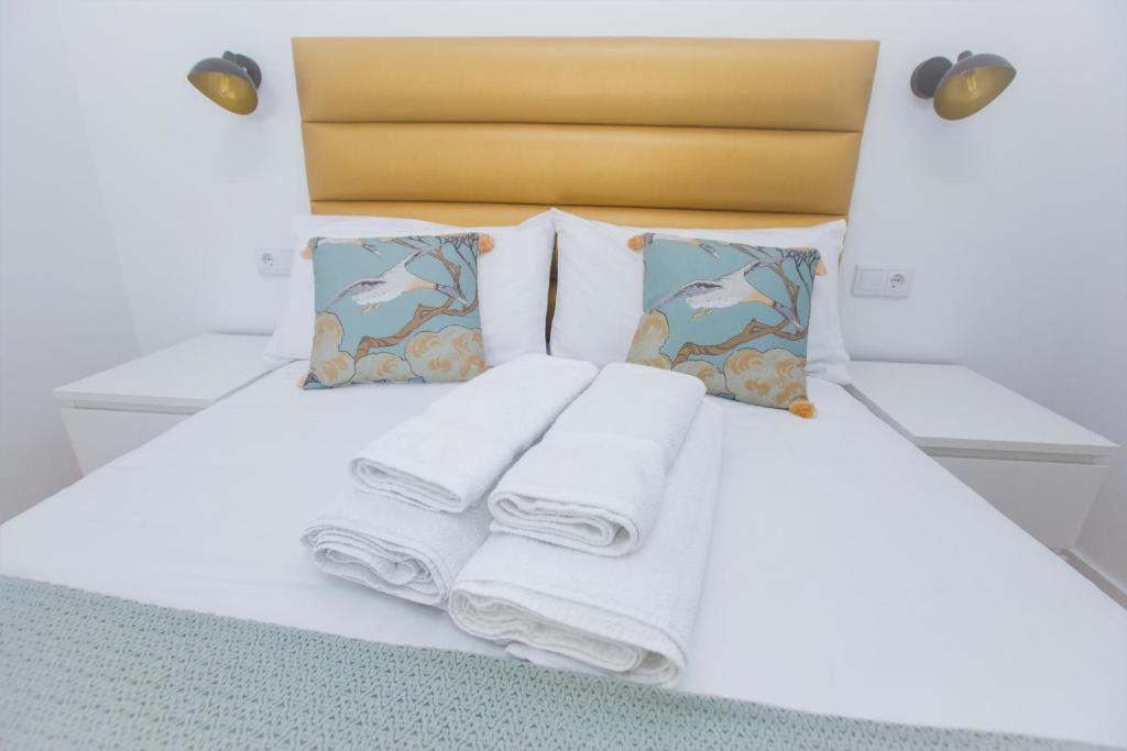 Postel nebo postele na pokoji v ubytování Hospedium Apartamentos Galitrips A Casa Da Reina