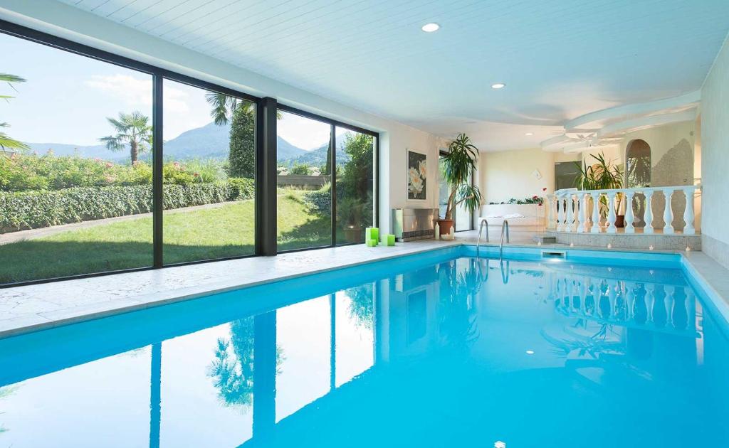 Bazén v ubytovaní Weinsepphof Ferienwohnung 4 alebo v jeho blízkosti