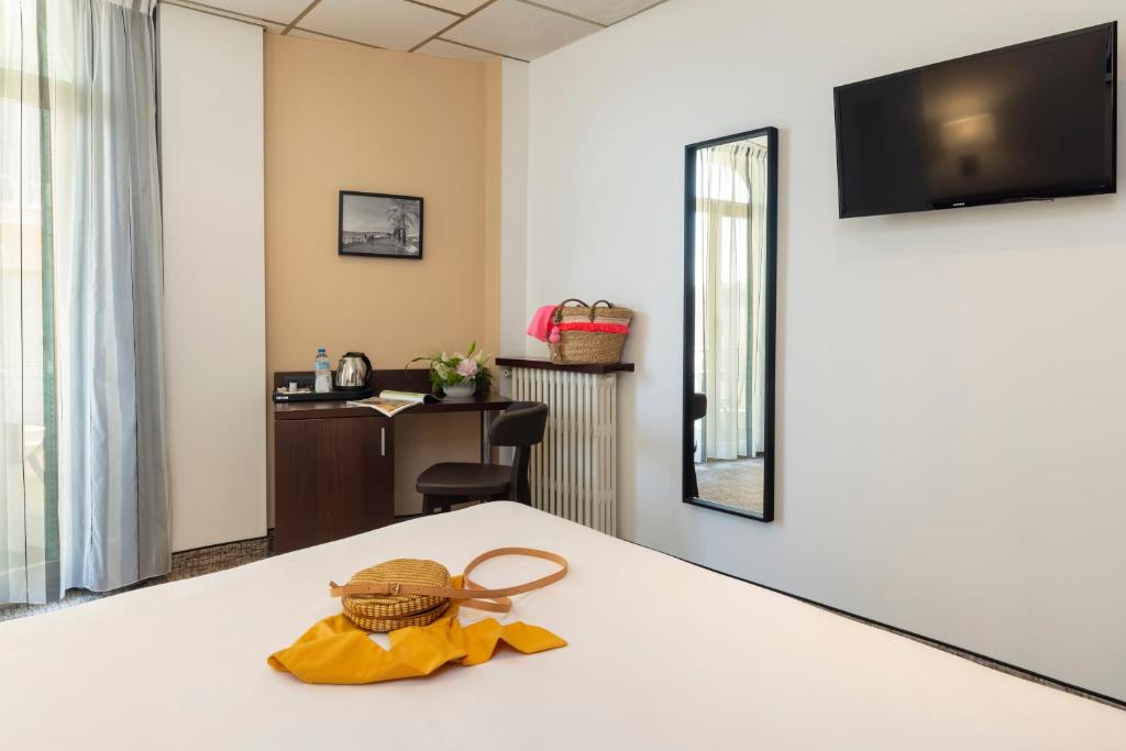 Hôtel Locarno Nice photo